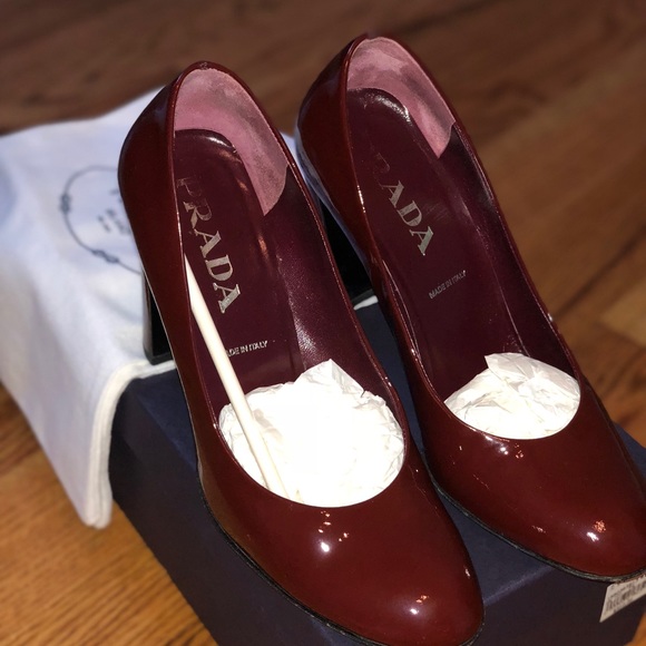 Prada Shoes - Prada patent pumps EUC sz 37 1/2